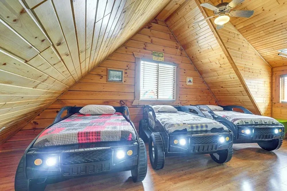 Resort Cabin w/ Lake Access in Central Warrens!