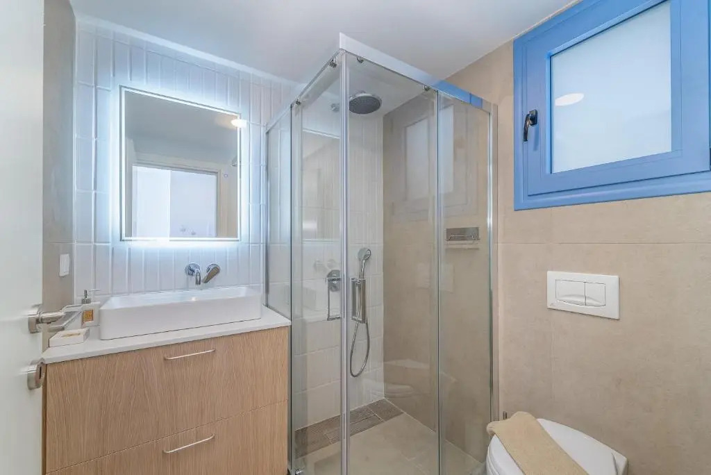 Lefkada Blue Luxury Apartments B7, Perigiali top floor