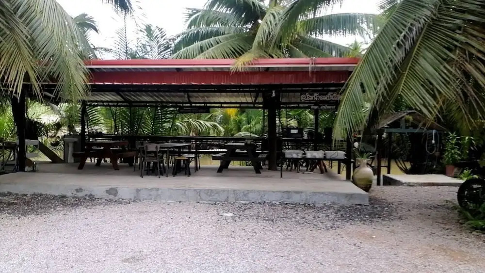 Rim Nam Lomyen Resort