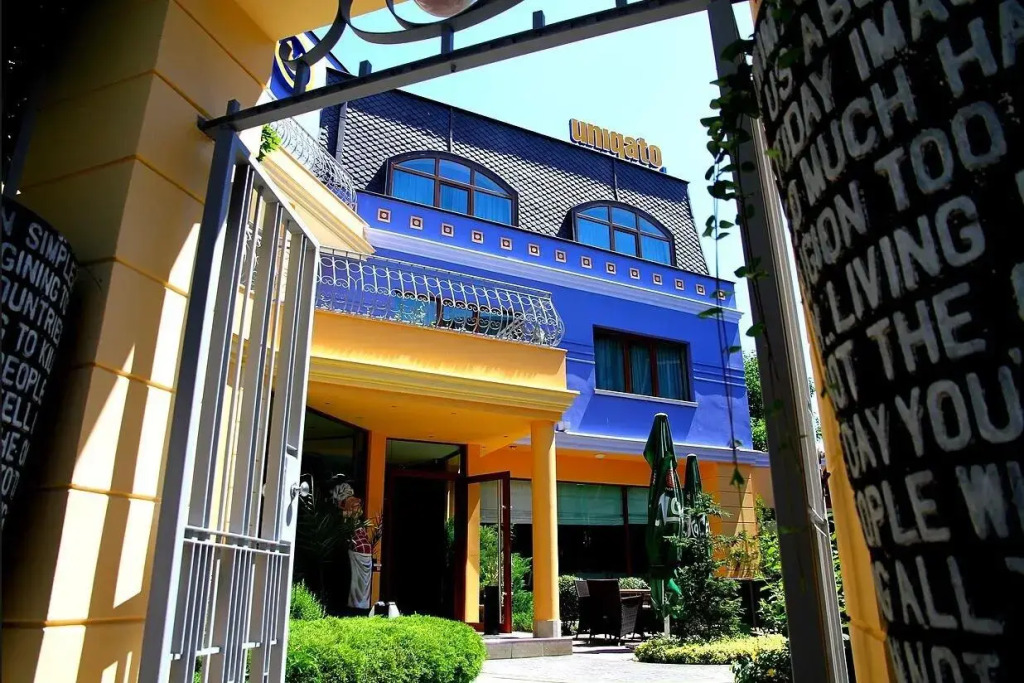 Uniqato Hotel