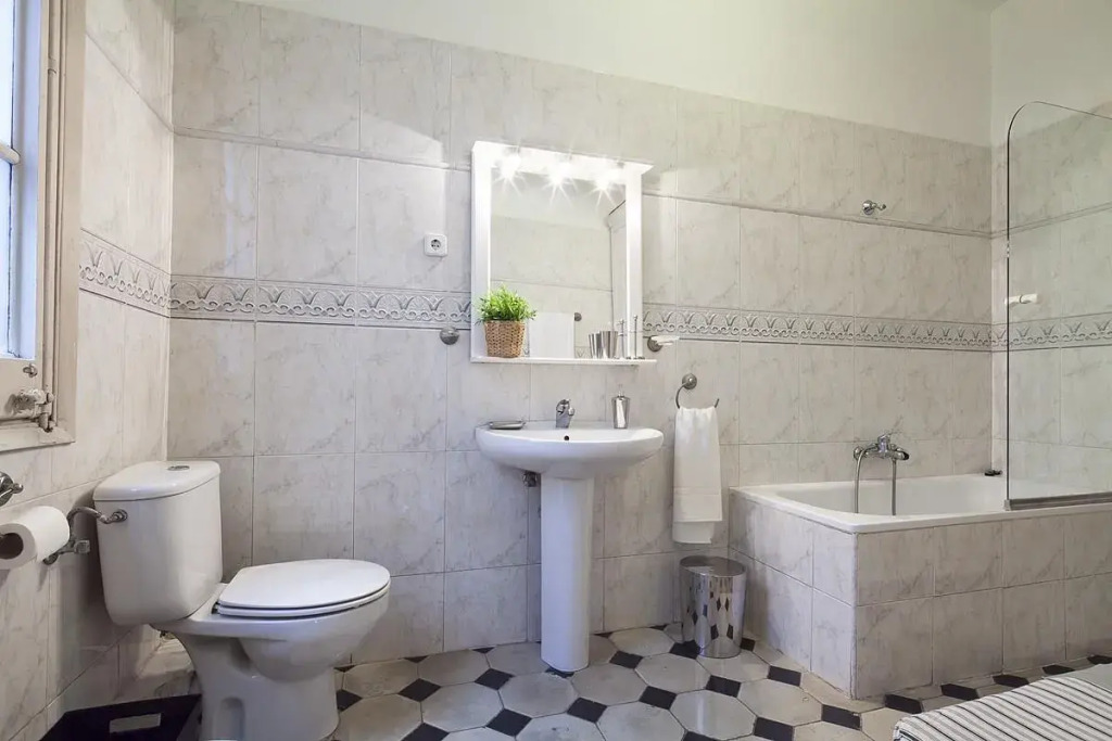 Centric Unique Bohemian 3 Bedroom Apartment - Hoa 42136