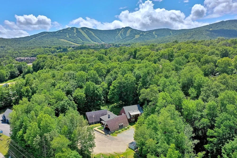 The Birch Ridge: Colonial Maple Room #1 - Queen Suite In Renovated Killington Lodge 1 Bedroom Home