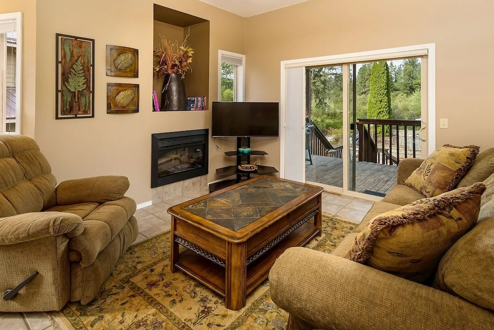 Riverwood Lodge 5 Bedroom Home by NW Comfy Cabins by RedAwning