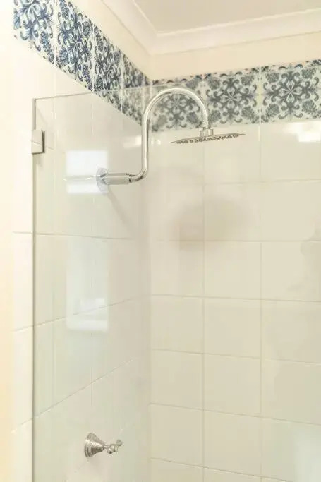 Alcorn Garden Studio Main House Attached-Dog friendly 2 mins walk to beach