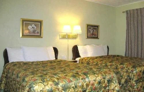 white columns motel