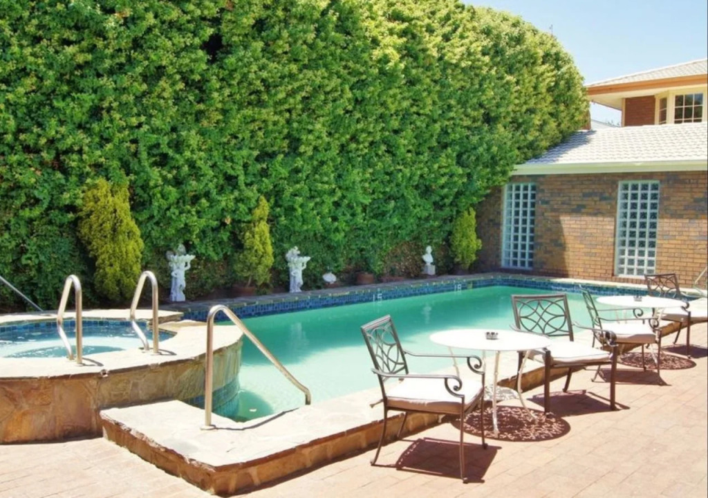 Adelaide Inn