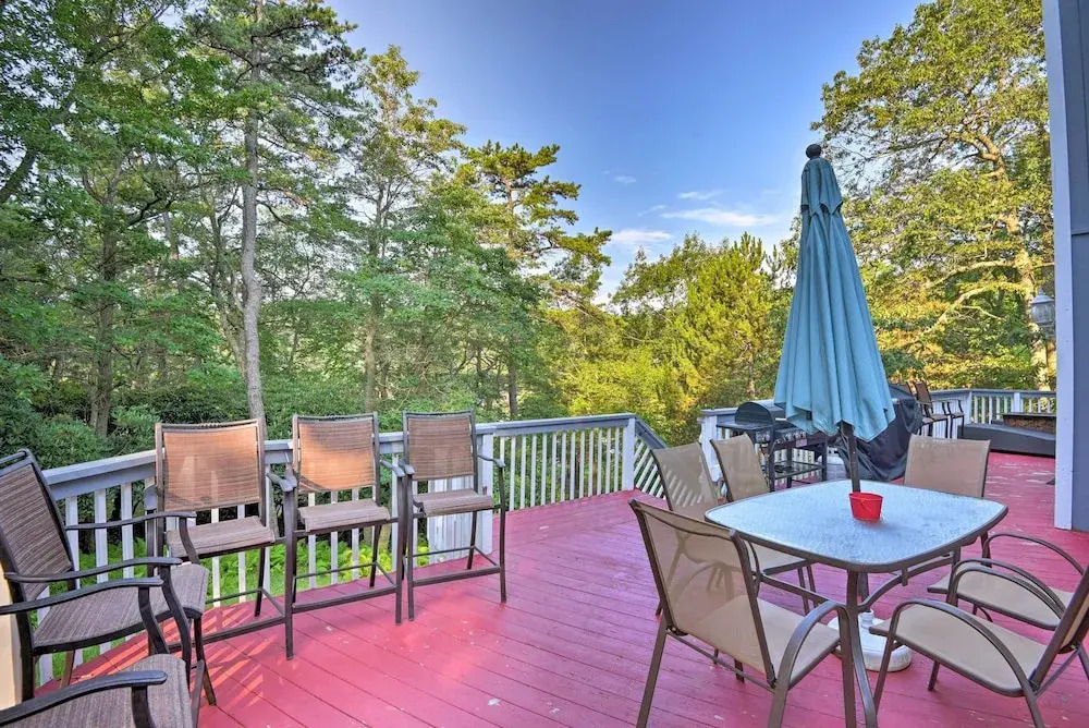 Hot Tub & Fire Pit: Waterfront Lake Harmony Home