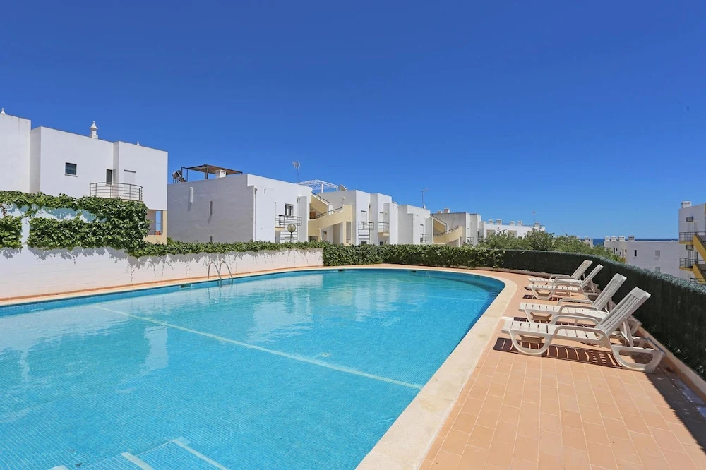B16 - Sandy Pine Beachfront Flat in Lagos