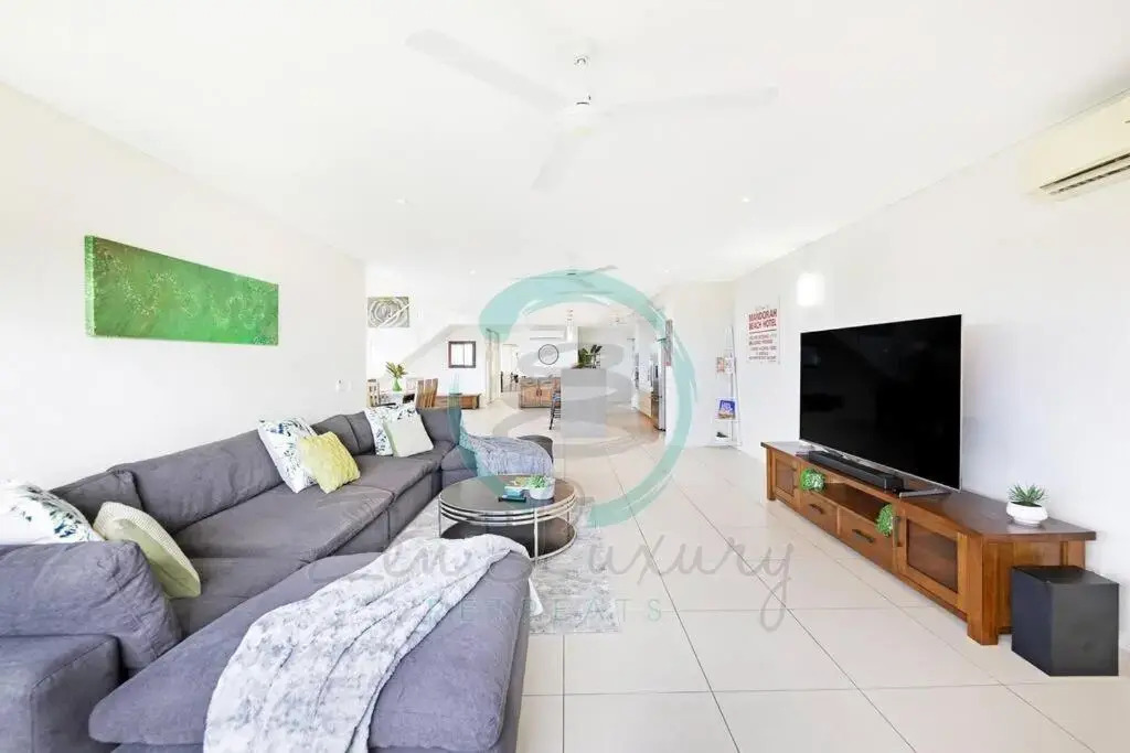 ZEN LUXURY: 2-Story 4-BR Penthouse in Darwin City with Mindal Markets & Harbour Views