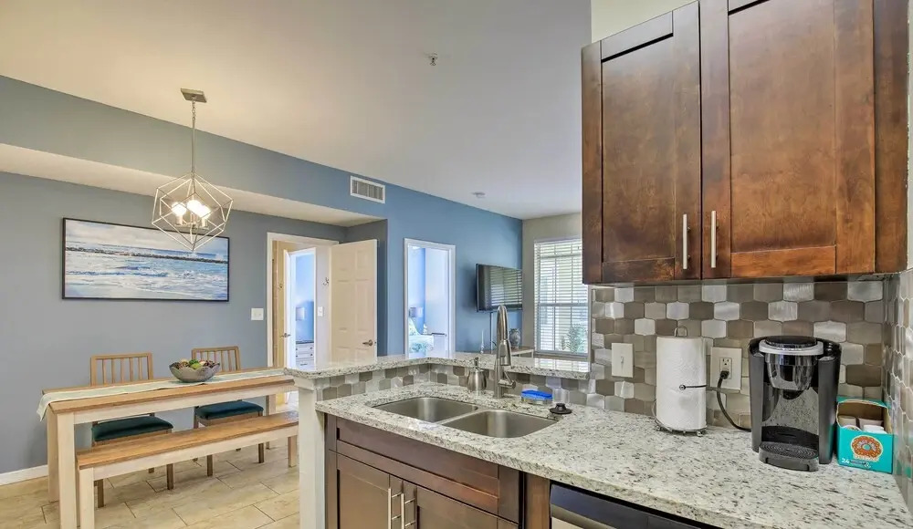 Modern Condo w/ Pool: 4 Mi to Clearwater Beach!