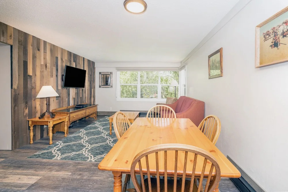 Mountainside Inn 113 1 Bedroom Condo by Alpine Lodging Telluride