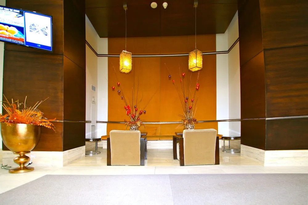 Red Maple Suites Mississauga