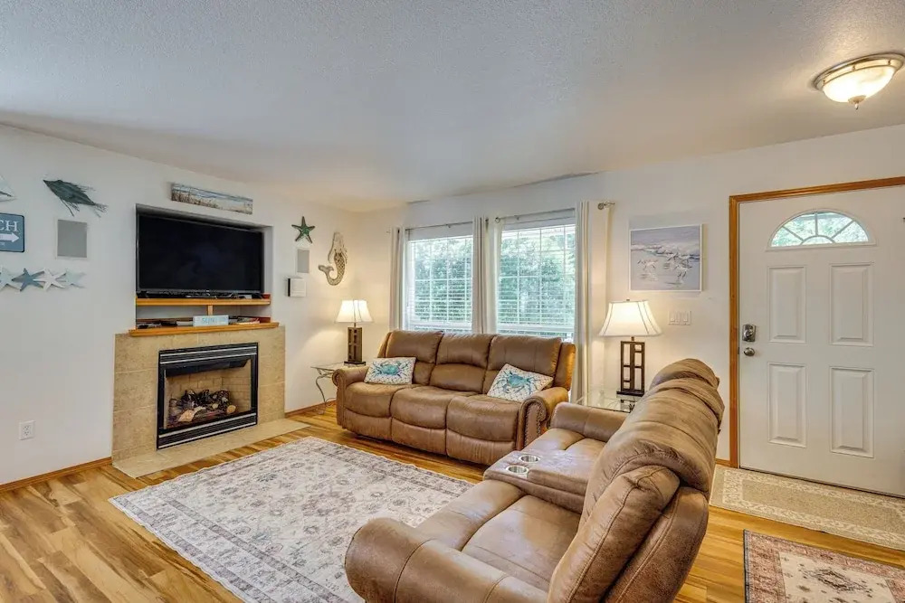 Half Mi to Beach: Rockaway Beach Home w/ Grill!