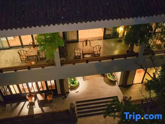 Lotus Yard Zen Hotel