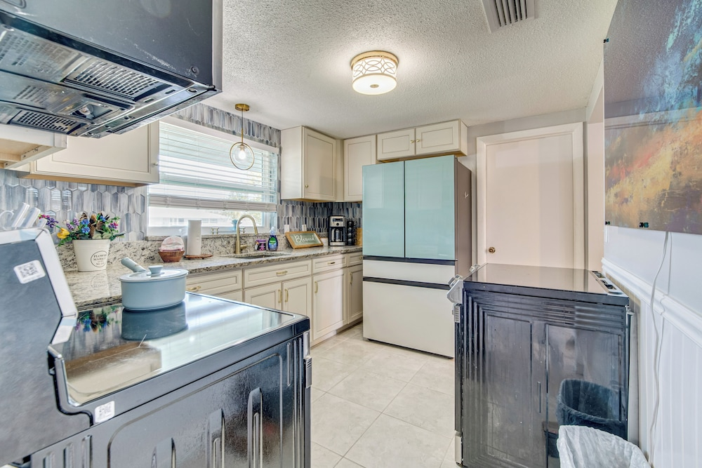 6 Mi to Hudson Beach! Pet-friendly Retreat w/ Yard