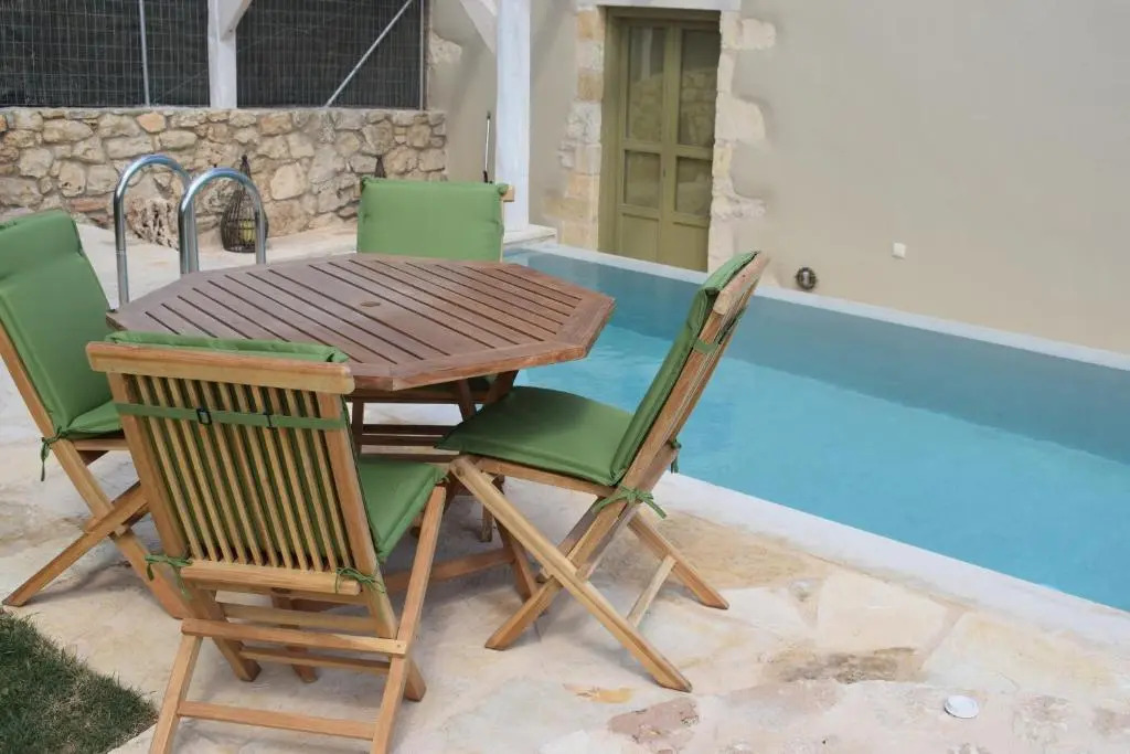 Traditional Stonebuilt Villa Leonanto with Heated Pool, only 5 Km from a Sandy Beach