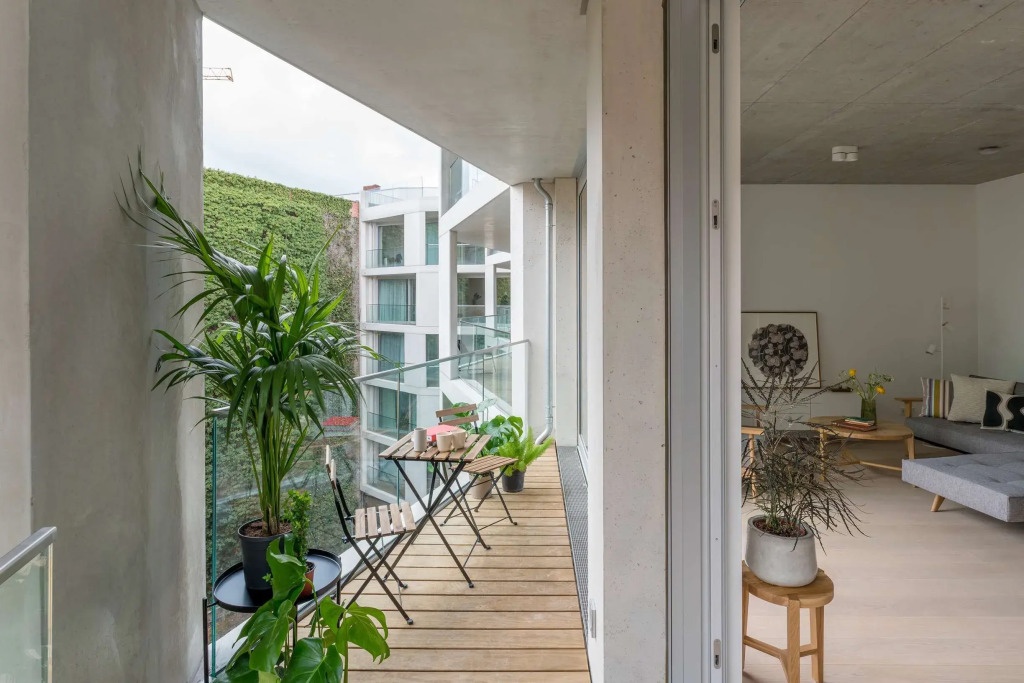 Carlotta Apartments