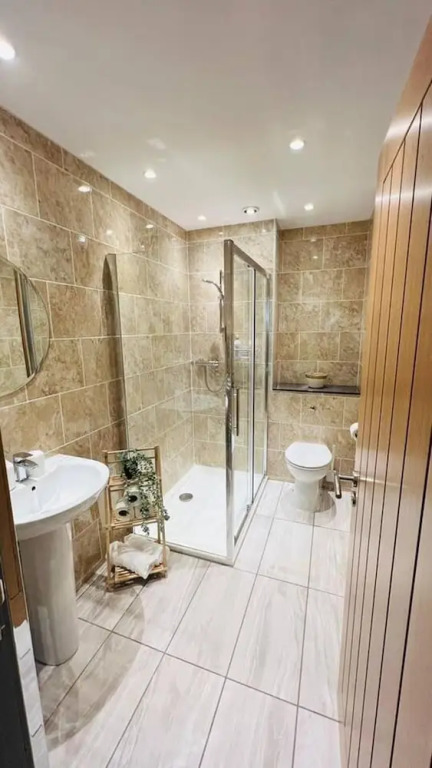 Modern City Center 2 Bedroom Apartment
