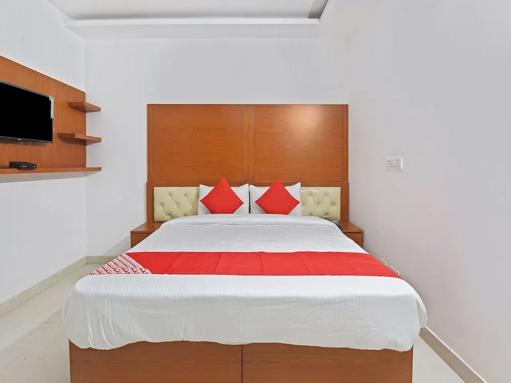 Oyo 19525 Rg Corporate Suites