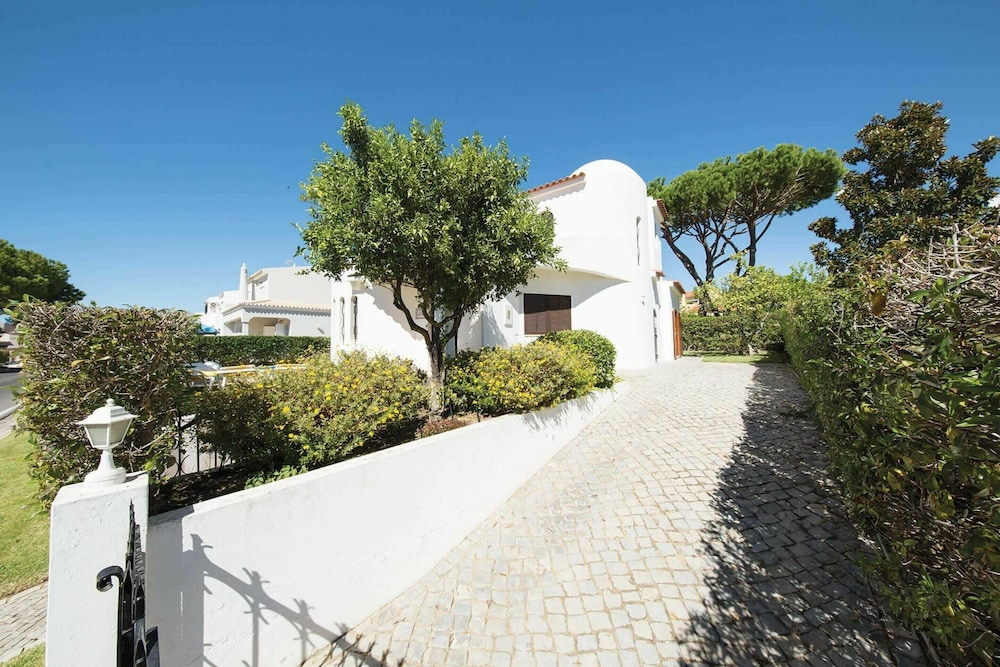 Modern Holiday Home in Quarteira With Swimming Pool