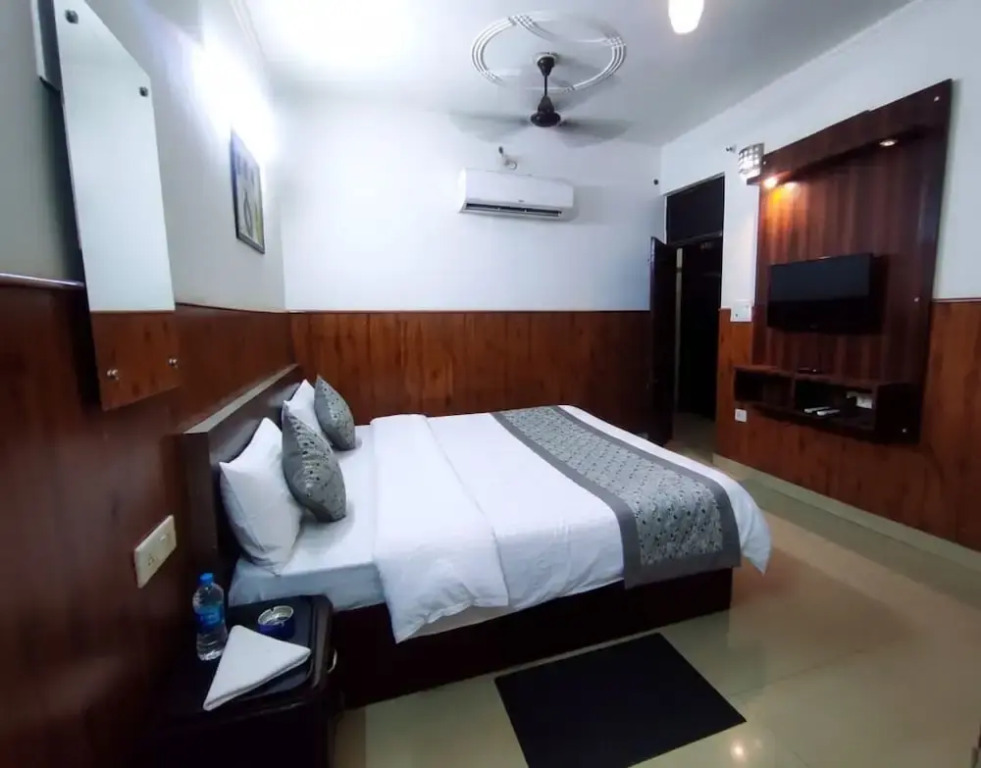 Shri Sai Guest House - Opp Azadpur Main Mandi I Couple Friendly I Metro Access