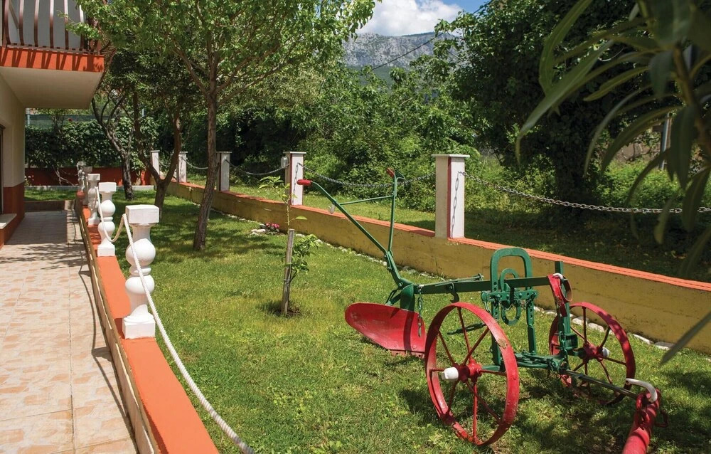 Stunning Home in Kastel Kambelovac With Wifi and 2 Bedrooms