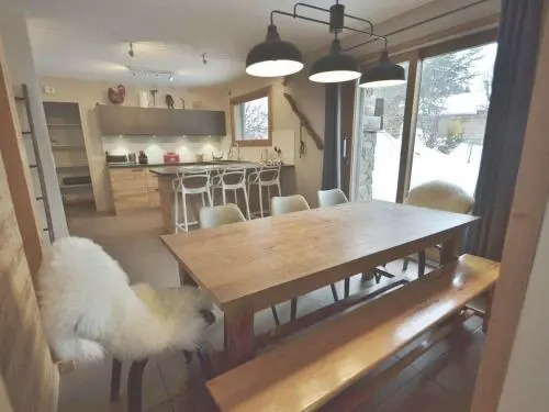 House Chalet très haut standing 9-10 pers, proche des pistes!