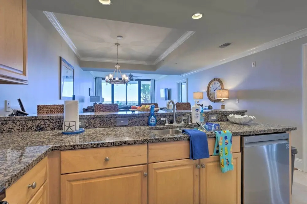 Sunny First-floor Condo w/ Ocean-view Balcony!