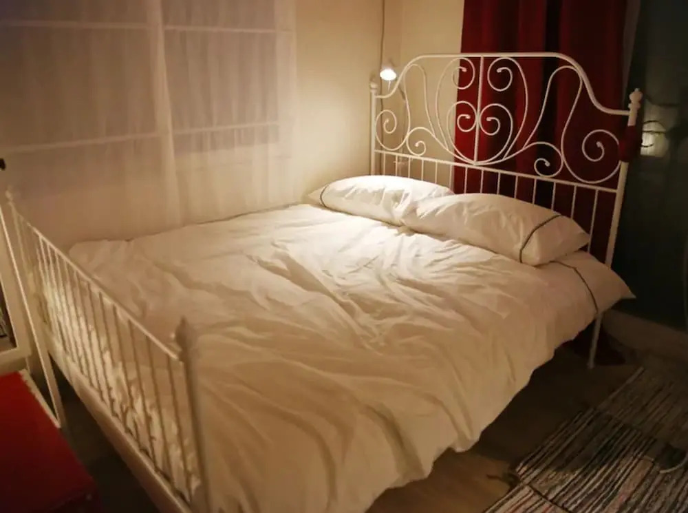 1sec from Hongdae SUB, Reliable room, wifi&Netflix