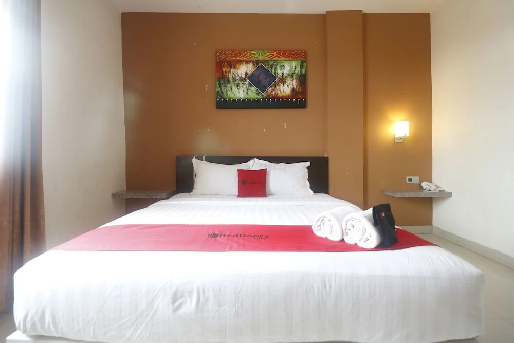 RedDoorz Plus near Universitas Negeri Makassar