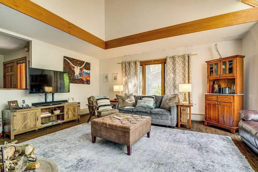 6 Mi to Okemo! Family Townhome in Lakeside Resort