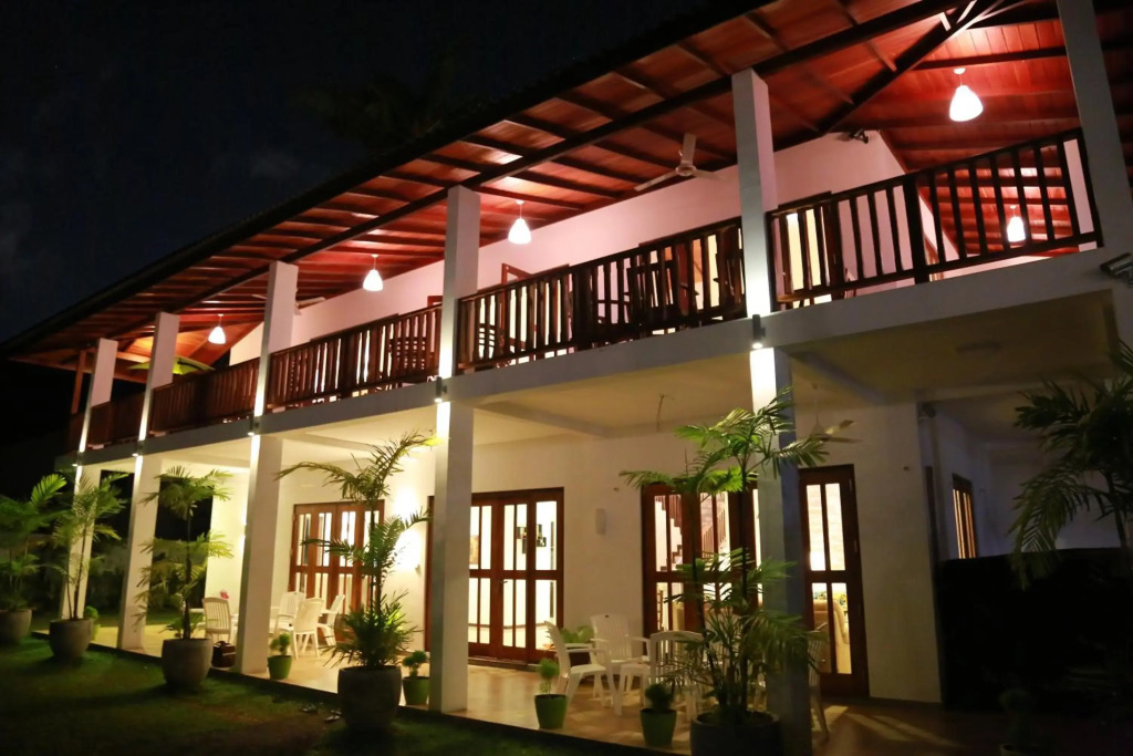 Super Spacious Amazing Private Holiday Villa 10 min to Hikkaduwa Beach