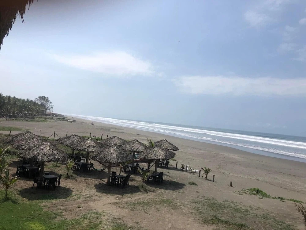 Sambo Mambo Beach Hotel