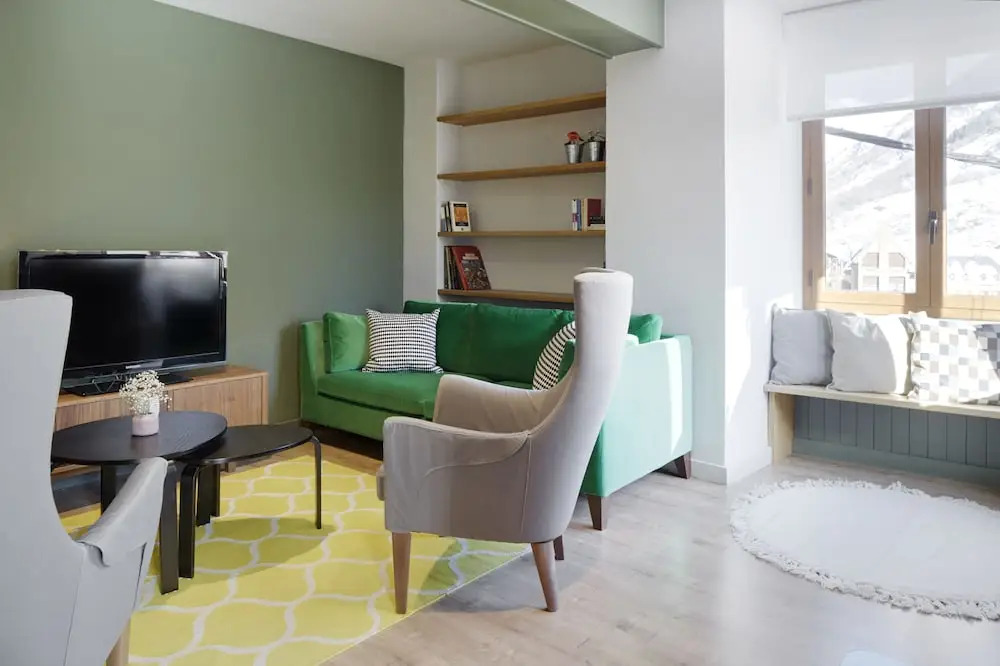 Eth Paer 2 by FeelFree Rentals