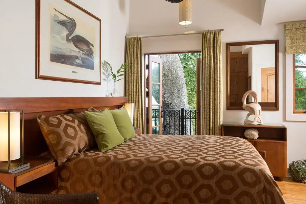 Black Dolphin Inn