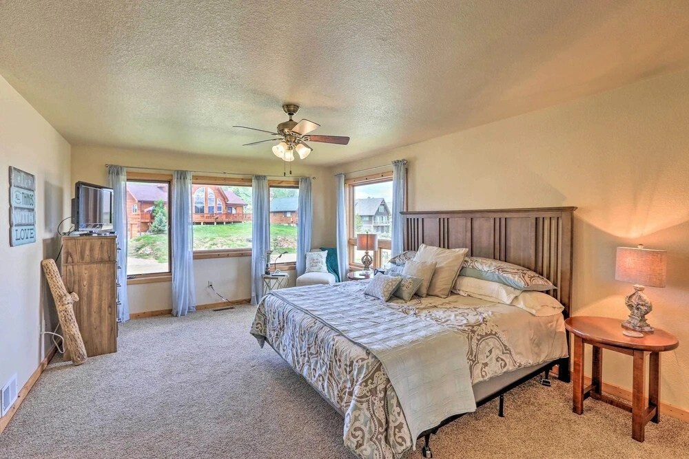 2 Mi to Granby Ranch: Granby Home w/ Hot Tub