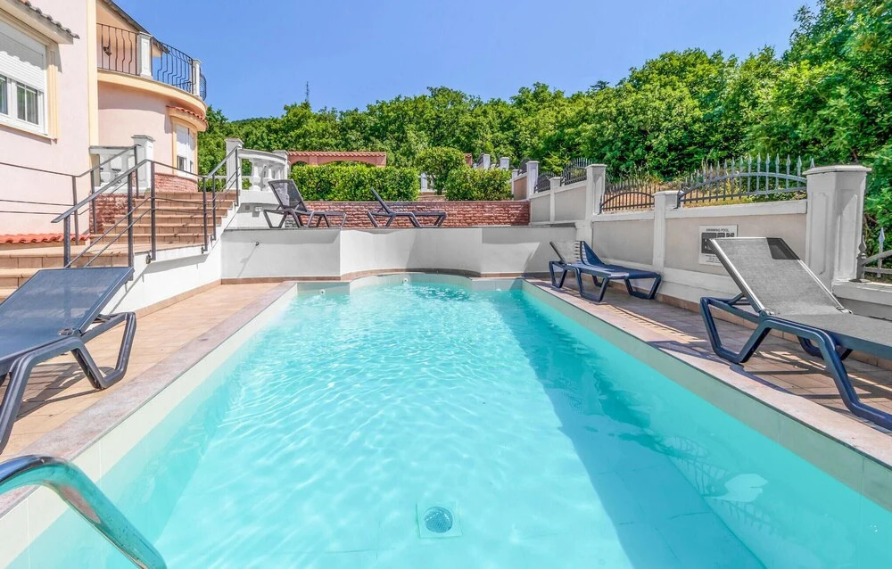 Nice Home in Dramalj With Wifi and 7 Bedrooms