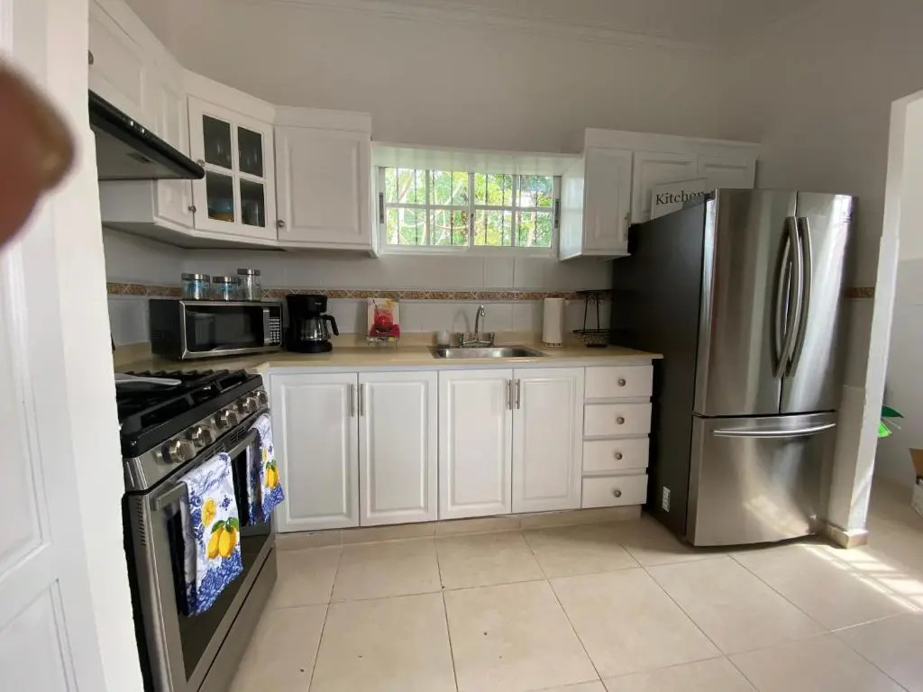 LUXURY NEW 2BDR 2BATH APT 10 Min DRIVING FROM THE AIRPORT AND BEACHES