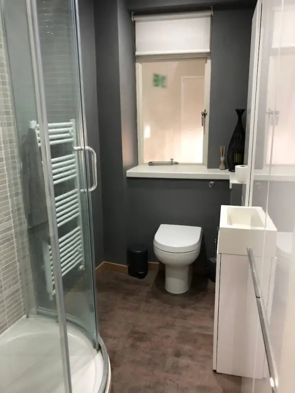 2 Bedroom Flat With Stunning Sea Views and Balcony