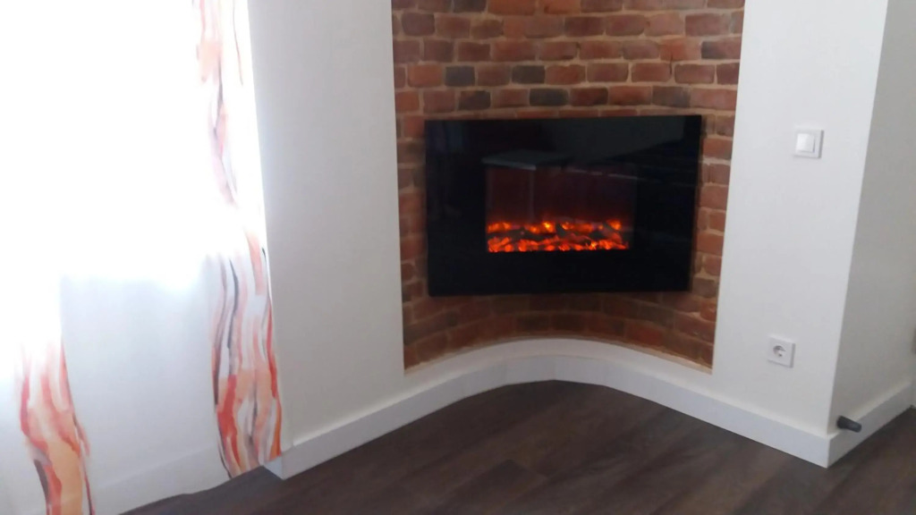 Apartment with fireplace