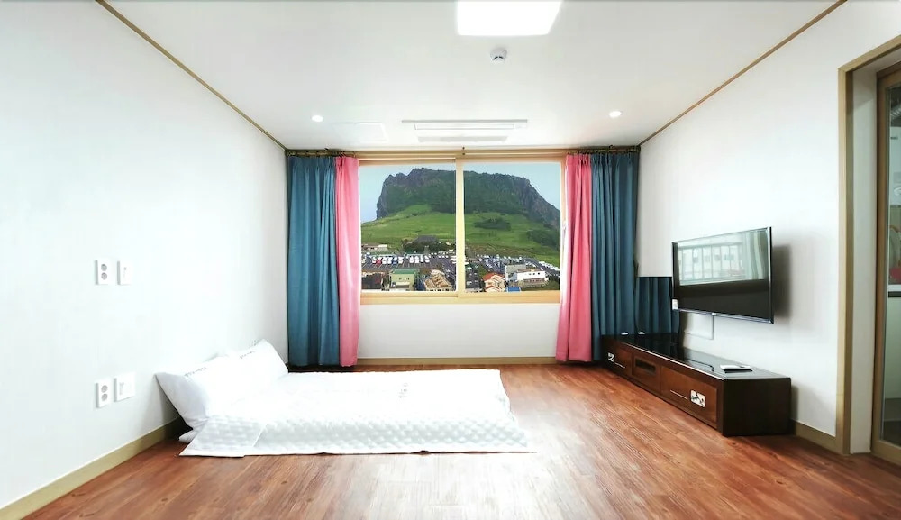 Seongsanpo love Pension