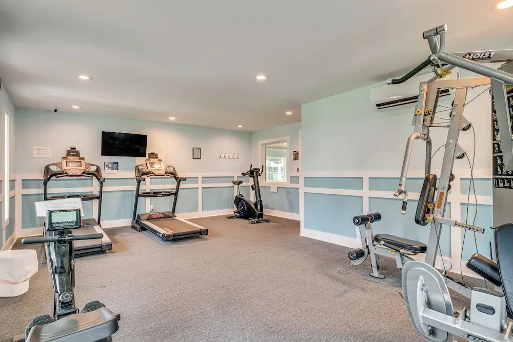 Emerald Isle Condo Near Beach w/ Screened Porch!