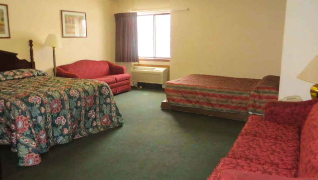 Voyageur Inn and Conference Center