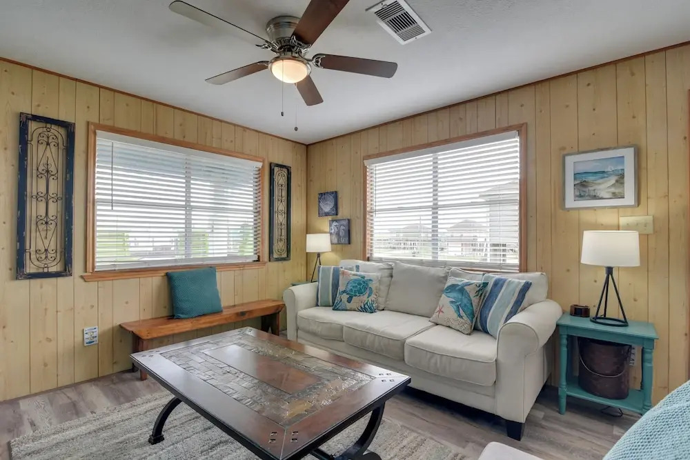 1/2 Mi to Gulf: Family Home in Crystal Beach!