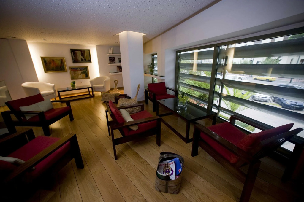 Athinais Hotel