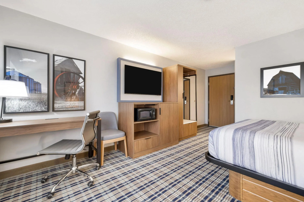 AmericInn by Wyndham Bismarck