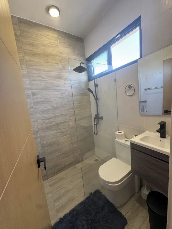 New Chic 2BR APT.