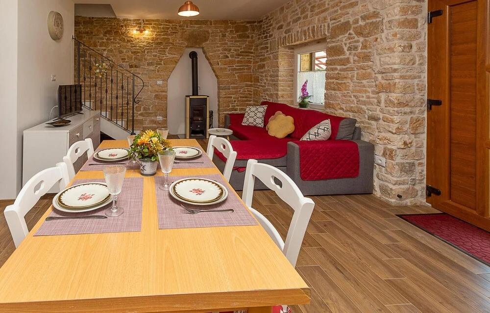 Amazing Home In Filipana