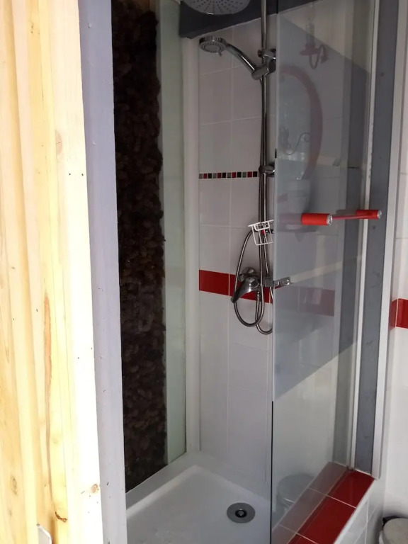 LES TONNEAUX DE LEURE LOGEMENT INSOLITE