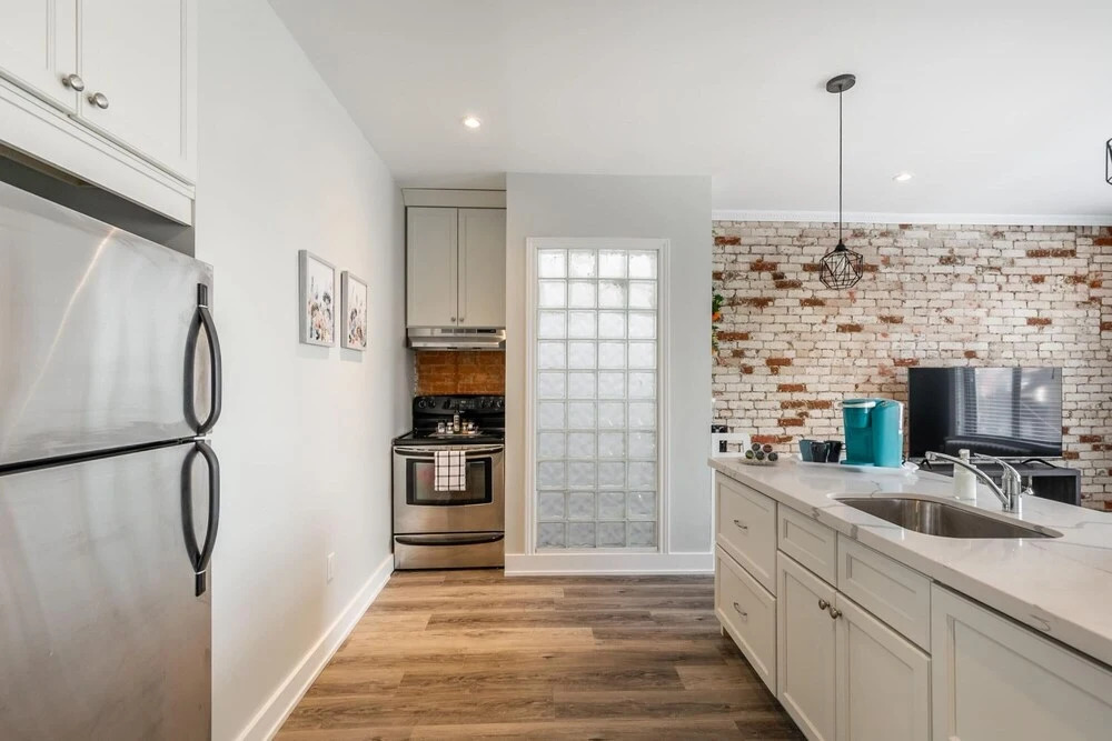 Stunning 1BR Apt - Prime Location -brand New